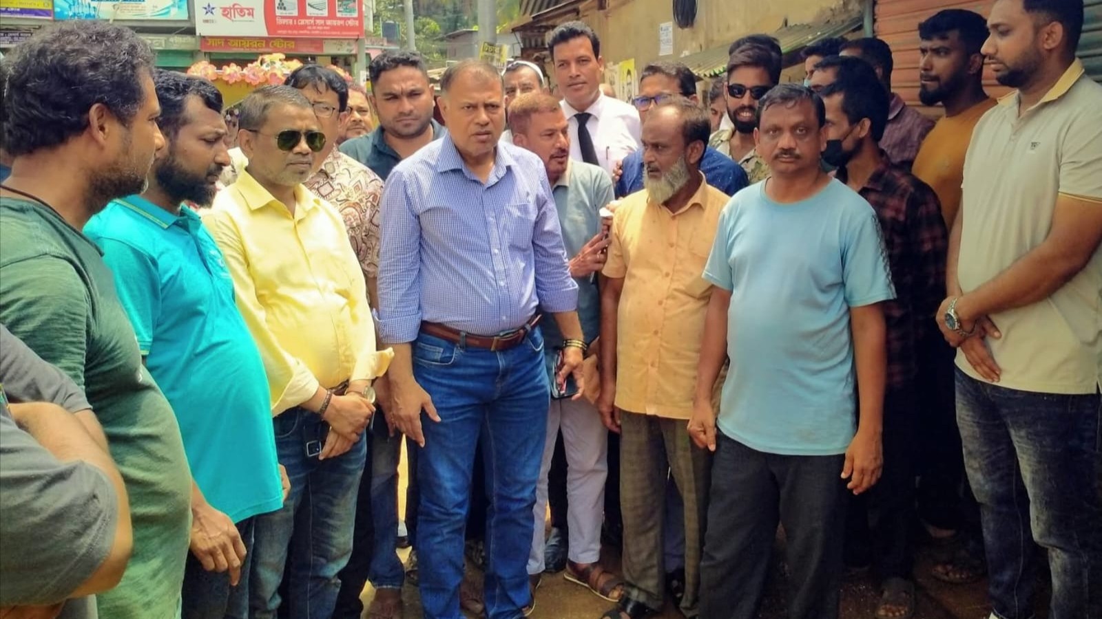 বিষাক্ত গ্যাস সিলিন্ডার বিস্ফোরণস্থল পরিদর্শনে ময়মনসিংহ উন্নয়ন কর্তৃপক্ষের চেয়ারম্যান